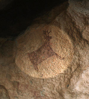 diorama of archaic peoples using an earth oven
